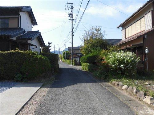 東側前面道路　南側方向